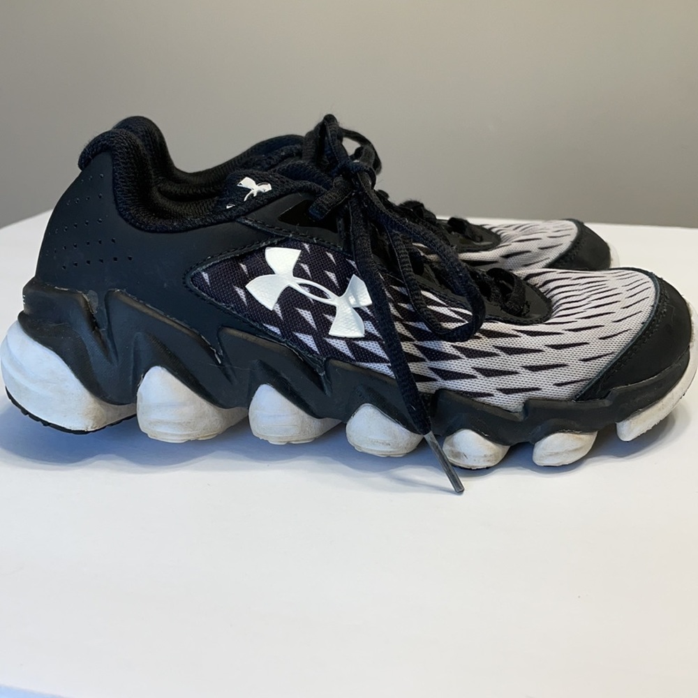 Kids Under Armour G Spine Disrupt Sneakers